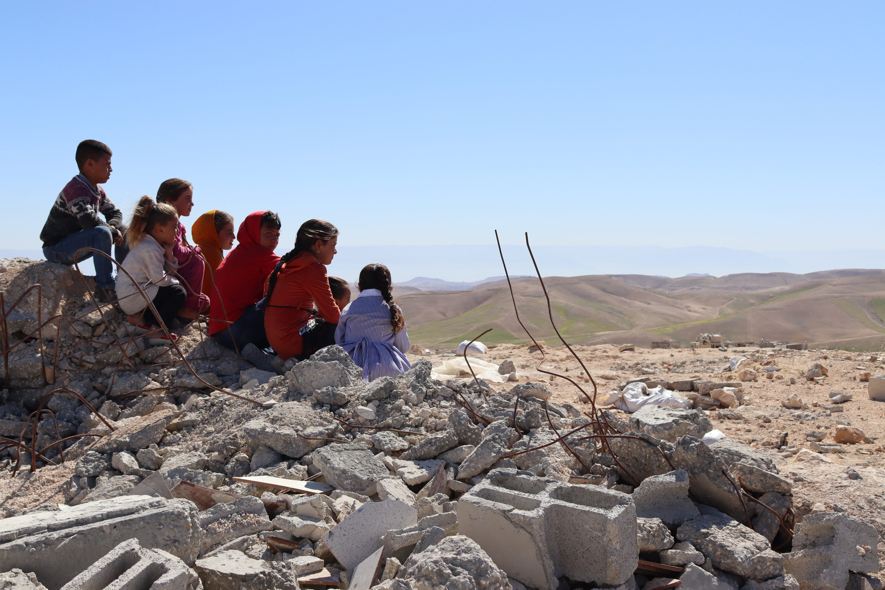 Novembre 2022: La scuola elementare di Isfey, a Masafer Yatta, costruita con fondi italiani, è stata distrutta dalle forze di occupazione israeliane, segnando una grave perdita per la comunità.