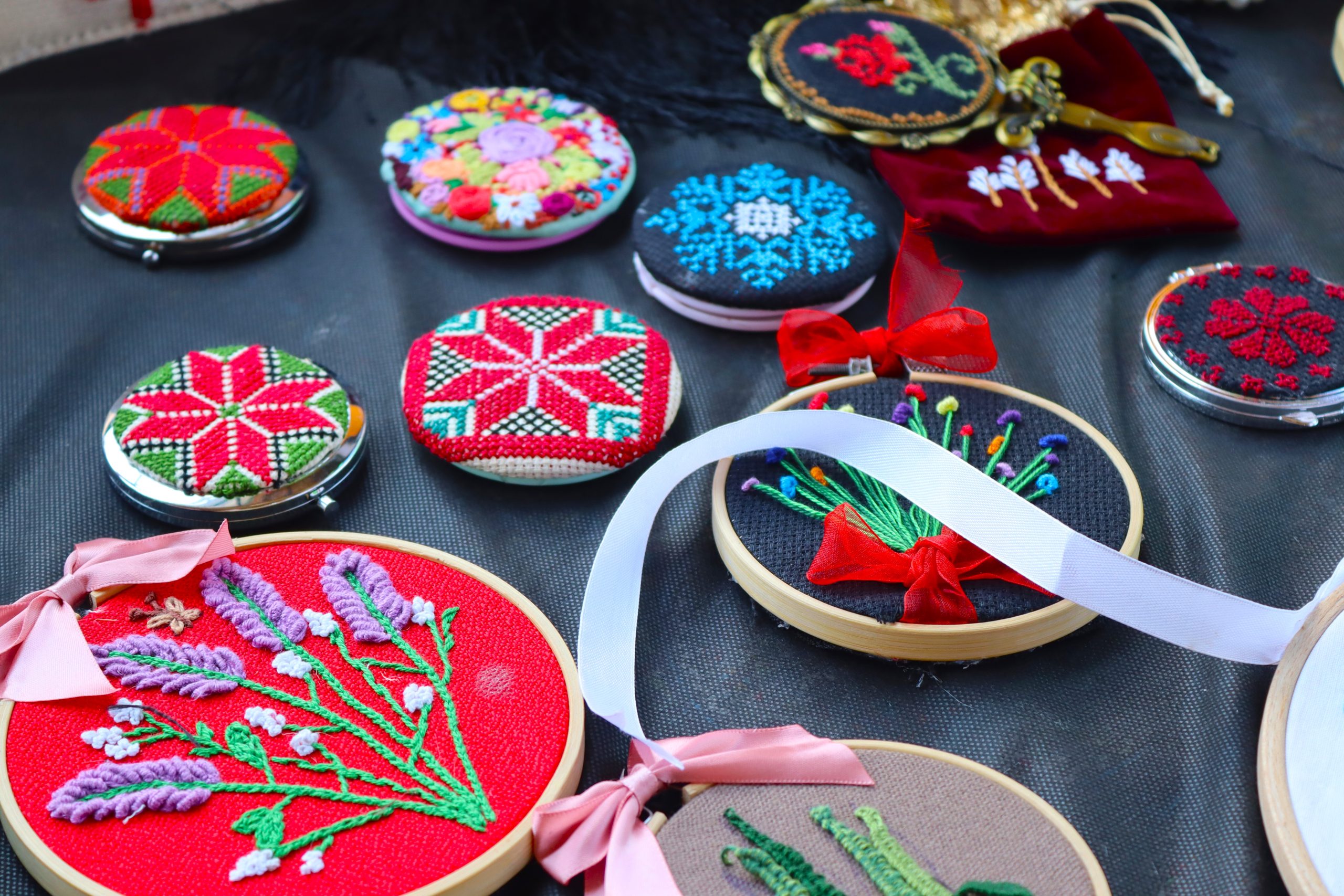 exhibition of handcrafted embroidery created by beneficiaries of the Ayadi project funded by AICS